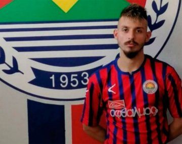 Tragedia en Grecia: un jugador cayó muerto en pleno partido 