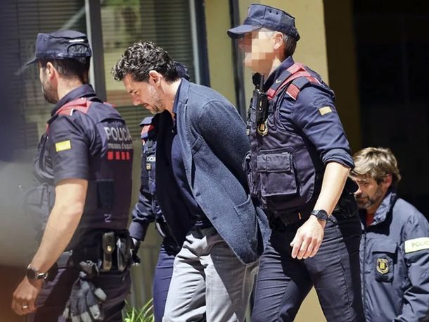 El hijo del fundador de Mango llega al juzgado tras su detención por la muerte de su padre. Foto: EFE/Alejandro García.