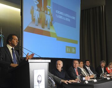 Ante magistrados y funcionarios