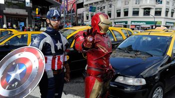 insolito: iron man y capitan america, en plena lucha contra uber insolito: iron man y capitan america, en plena lucha contra uber