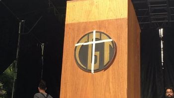 Subastan el atril de la CGT Subastan el atril de la CGT