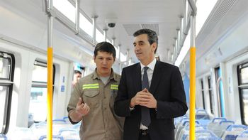 randazzo uso el sarmiento como un pasajero mas: fue gratificante randazzo uso el sarmiento como un pasajero mas: fue gratificante