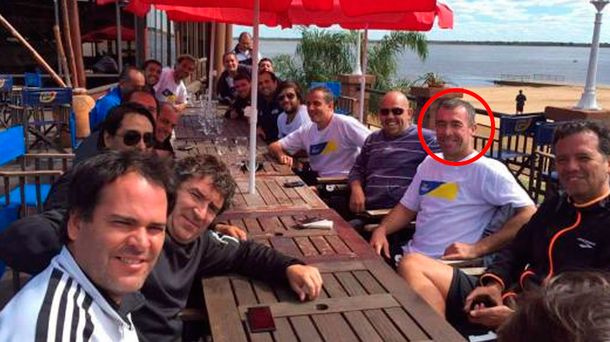 Un intendente dijo que viajaba por trabajo, pero se fue a un torneo de fútbol