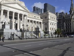 Se extendió el velatorio de Menem: cómo será la despedida en el cementerio islámico