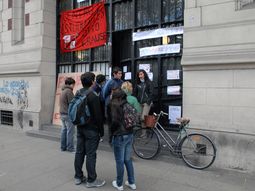 ya son 29 los colegios tomados en la ciudad de buenos aires ya son 29 los colegios tomados en la ciudad de buenos aires