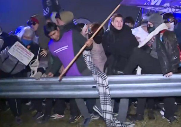 Gendarmería reprimió a trabajadores de Georgalos en Panamericana: hay al menos ocho heridos