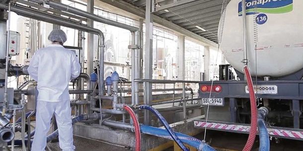 El conflicto con el sindicato y Conaprole surge por la incorporación de una nueva máquina de envasado de UHT en la empresa uruguaya.