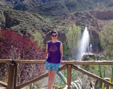 Solange Acosta denunció que la obligaron a sacarse  el short para bañarse en una pileta.