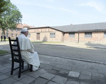Las imágenes de la visita de Francisco a los campos de Auschwitz