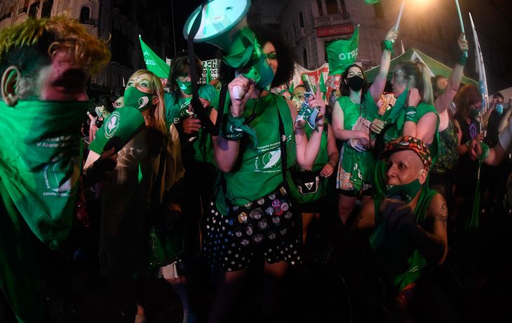 El Gobierno oficializó la promulgación de las leyes de Aborto y de los Mil Días