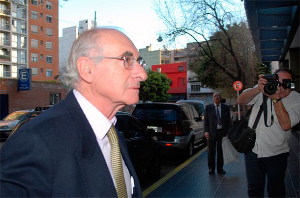 De la Rua asiste al debate, en el banquillo de los acusados