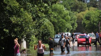 fuerte cruce entre scioli y massa por las inundaciones fuerte cruce entre scioli y massa por las inundaciones
