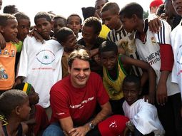un encuentro de grandes: federer y mandela, en sudafrica un encuentro de grandes: federer y mandela, en sudafrica