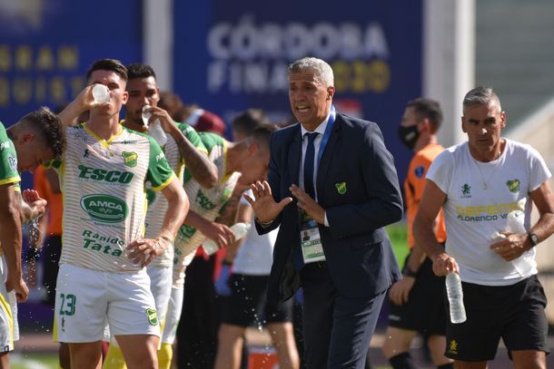 Hernán Crespo dejaría Defensa y Justicia tras ganar la Copa Sudamericana