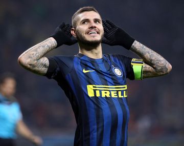 El delantero llegó al país para pasar las fiestas