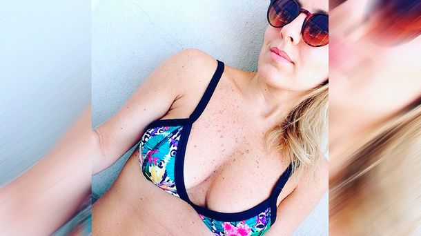 La selfie en bikini de Cora Debarbieri.