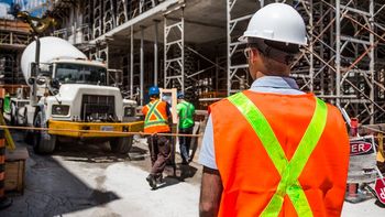 El salario real creció en los últimos 12 meses y algunos sectores escalaron por encima de otros. El salario real creció en los últimos 12 meses y algunos sectores escalaron por encima de otros.