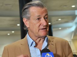 El precandidato presidencial del Partido Colorado, Gabriel Gurméndez, presentó a su equipo económico junto a varias propuestas. El precandidato presidencial del Partido Colorado, Gabriel Gurméndez, presentó a su equipo económico junto a varias propuestas.