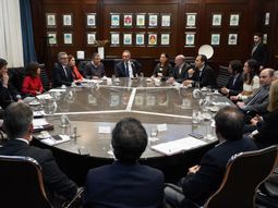 El Gobierno busca estabilidad de precios y abastecimiento: reunión clave con empresarios