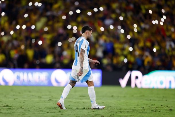 El emotivo mensaje de Nicolás Otamendi tras su expulsión ante Ecuador: Orgulloso de este grupo...