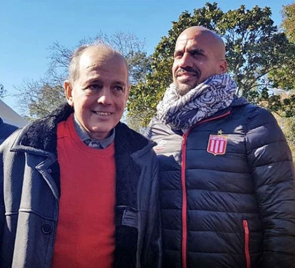 Sabella con Verón en el aniversario de Estudiantes - Crédito: Instagram&nbsp;edelpoficial