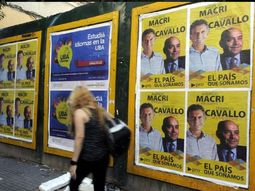 aparecieron afiches con la supuesta formula macri presidente, cavallo vice aparecieron afiches con la supuesta formula macri presidente, cavallo vice