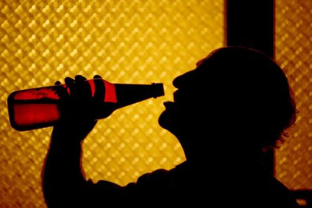 Un raro síndrome hace que un hombre se emborrache sin consumir alcohol