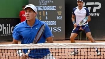 La parejq de tenistas durante el partido que terminó con polémica y detenciones.