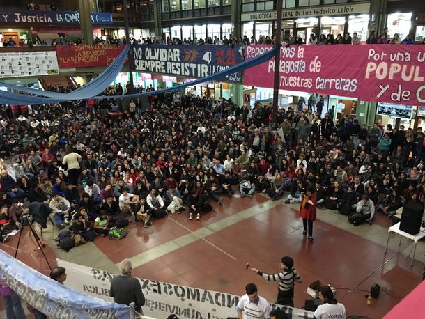 Docentes universitarios califican de parche la ampliación presupuestaria de Macri