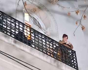 Masiva vigilia en la casa de Cristina