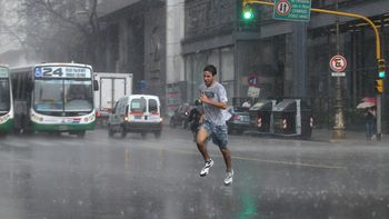 llueve en la ciudad y puede haber tormentas fuertes llueve en la ciudad y puede haber tormentas fuertes