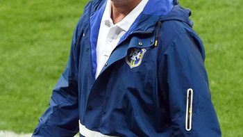 scolari hizo una insolita defensa tras la paliza scolari hizo una insolita defensa tras la paliza