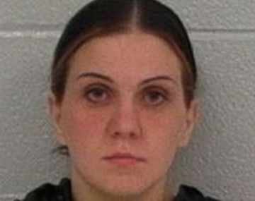 Detienen a una maestra por masturbarse frente a sus alumnos