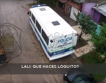 Alertaba a ladrones con un handy policial: ¡Doblen que los siguen!