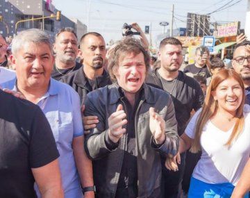 Salen a la luz audios que confirman uso de micros para llevar militantes al acto de Milei