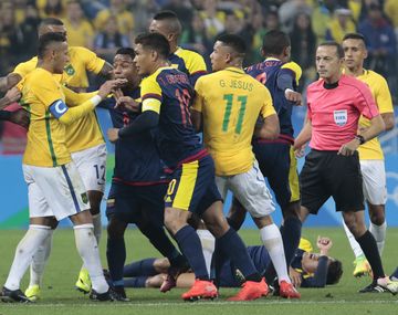 Neymar recordó a los que lo rompieron en el Mundial y se vengó con un patadón
