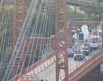Tensión en Puente Colgante de Santa Fe: un hombre amenazaba con arrojarse al vacío