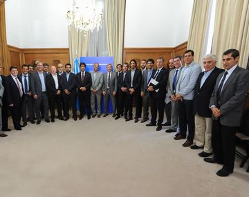 El Gobierno acordó con 21 provincias un pedido para posponer el tratamiento de la iniciativa por Ganancias