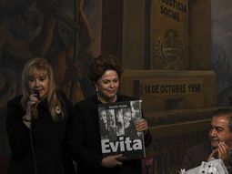 La ex presidenta de Brasil Dilma Rousseff en la sede de la Confederación General del Trabajo (CGT).