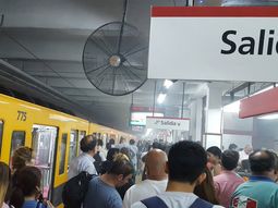 Linea B Subte interrumpida por principio de incendio. Foto de Twitter Linea B Subte interrumpida por principio de incendio. Foto de Twitter