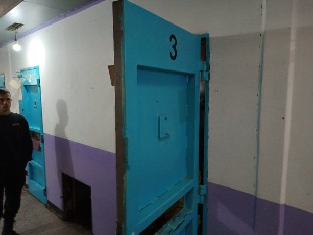 Detienen a dos mujeres por extorsionar a familiares de un detenido