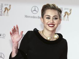 miley cyrus aparecio vestida de pies a cabeza miley cyrus aparecio vestida de pies a cabeza