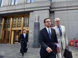 El abogado Carmine Boccuzzi, uno de los representantes de la Argentina, sale de la Corte de Nueva York. El abogado Carmine Boccuzzi, uno de los representantes de la Argentina, sale de la Corte de Nueva York.