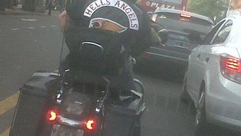 mas de 100 tiros y la sombra de los temibles hells angels mas de 100 tiros y la sombra de los temibles hells angels