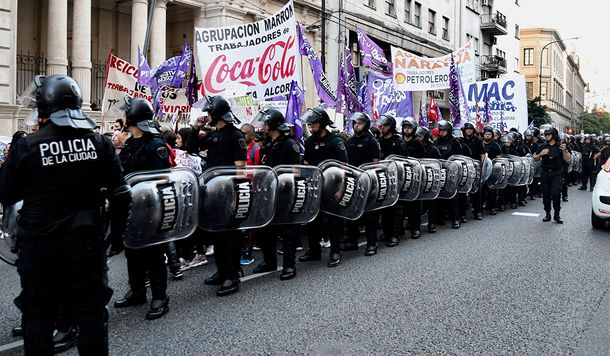 Corte en Corrientes y Callao: la policía reprimió a trabajadores de Coca Cola