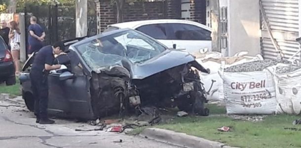 Se llevó el auto de su tío, lo persiguió la Policía y chocó a 200 KM/H: está grave