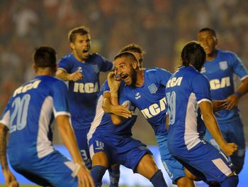 Con un golazo de Licha López, Racing empató con Independiente