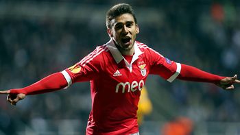 un argentino se rompio los ligamentos y estara seis meses parado un argentino se rompio los ligamentos y estara seis meses parado