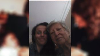 un abrazo que espero 39 anos: primera foto entre chicha mariani y clara anahi un abrazo que espero 39 anos: primera foto entre chicha mariani y clara anahi