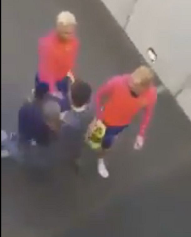 Casi se rompe las piernas para tocar a Lionel Messi, pero no pudo